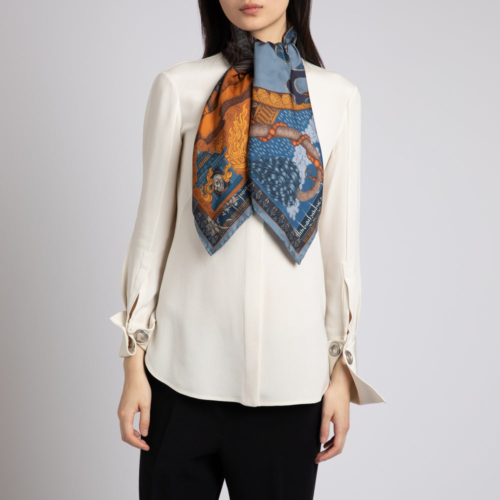 Wear your scarf as a top?! 8 ways to wear the LOUIS VUITTON Monogram  Confidential 36 Square Scarf 